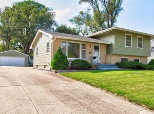 4014 69th St, Urbandale, IA 50322