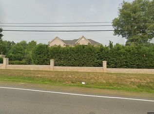 931 Utterback Store Rd, Great Falls, VA 22066