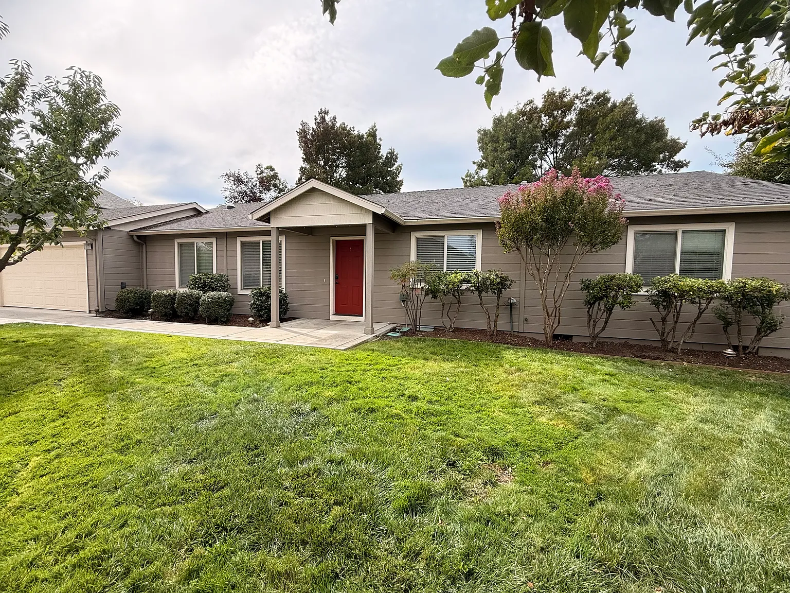 3 bed, 1350 sqft, $2,395 — Photo 2