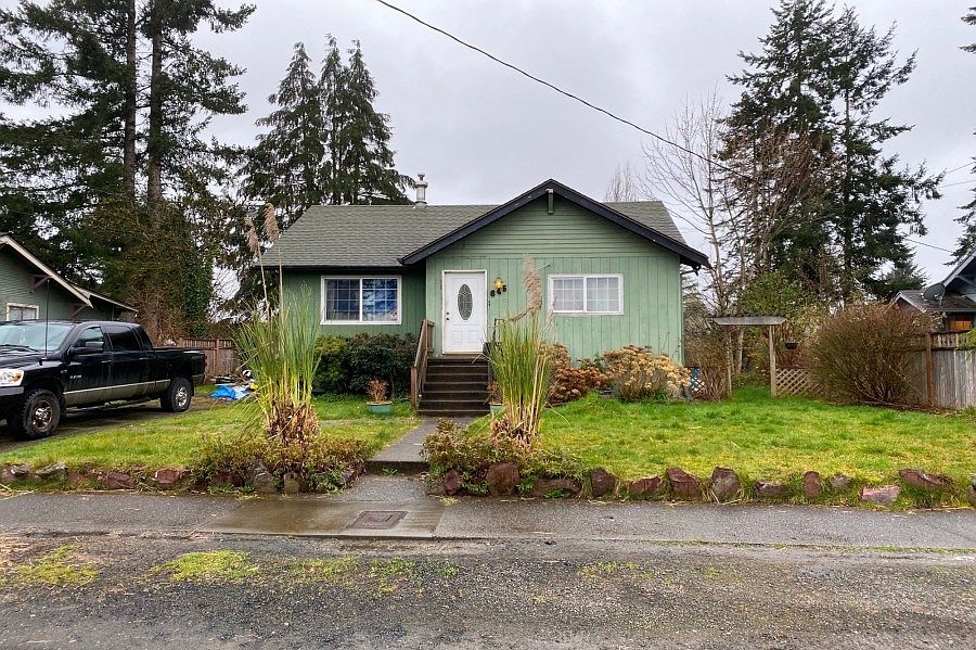 1st image of 645 Cascade Ave