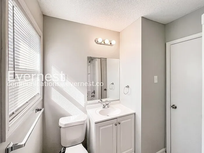 8250 Chesterfield Dr — Photo 11