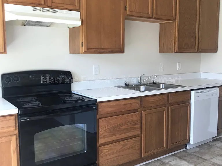 2909 Broyhill Ct — Photo 4