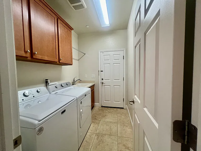 2439 Rockbrook Ln — Photo 14