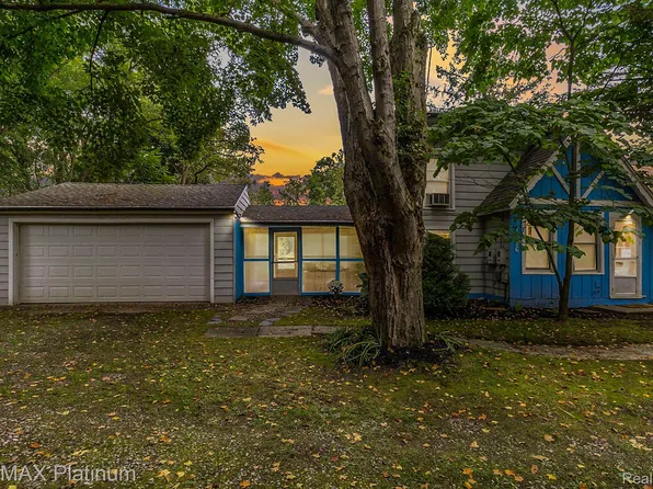 10836 Monticello Rd, Pinckney, MI 48169
