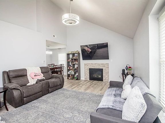 2nd image of 2730 Oakwood Dr