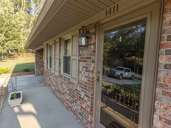 4th image of 1411 Magnolia Ave
