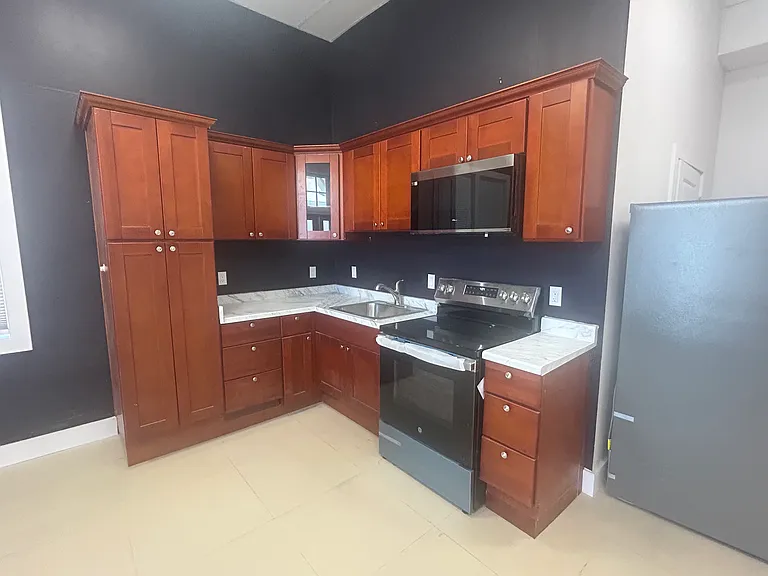 301 Grand Ave #107 — Photo 4