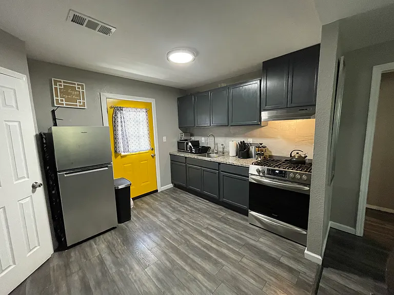 1701 S Monroe St — Photo 14