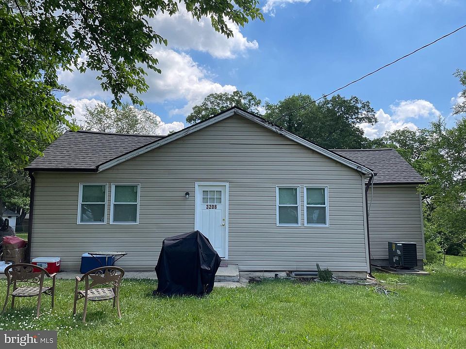 1st image of 3208 Oak St