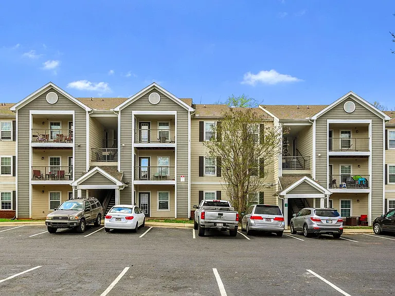 Clarksville Heights — Photo 15