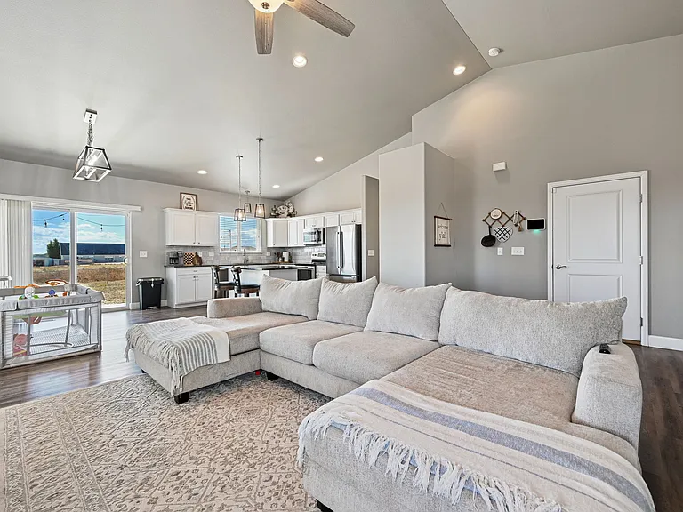 1140 E Dove Creek Dr — Photo 6