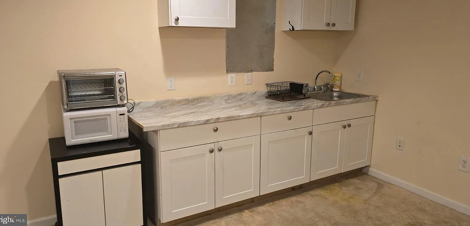2 bed, 1.0 bath, 6798 sqft, $1,350 — Photo 1