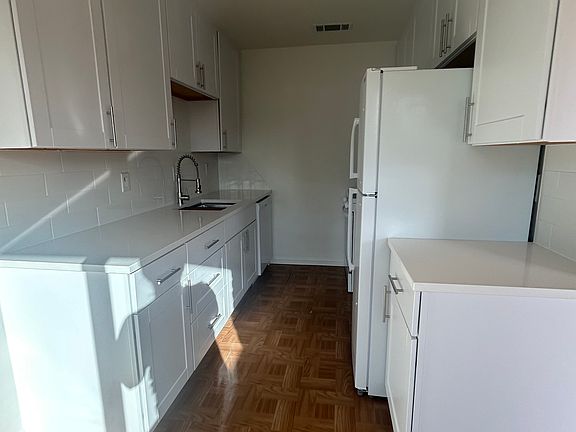 4th image of 302 Bonnie Dr #B