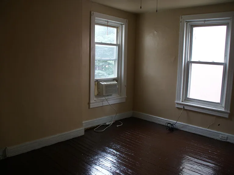 Middle Bedroom