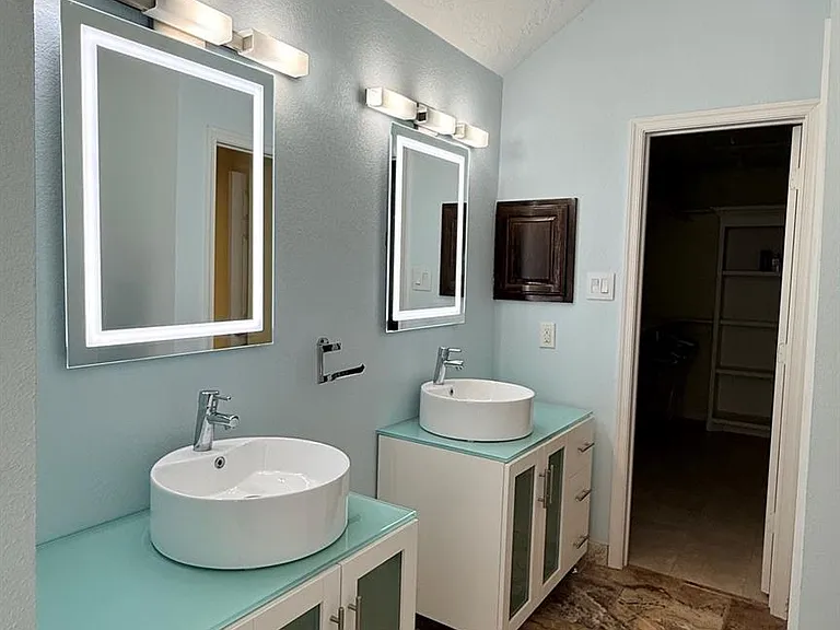 1208 Normans Woods St — Photo 15