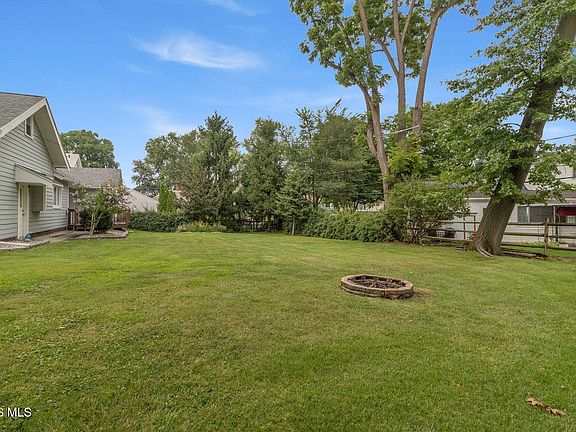 3rd image of 1737 Hinsdale Dr