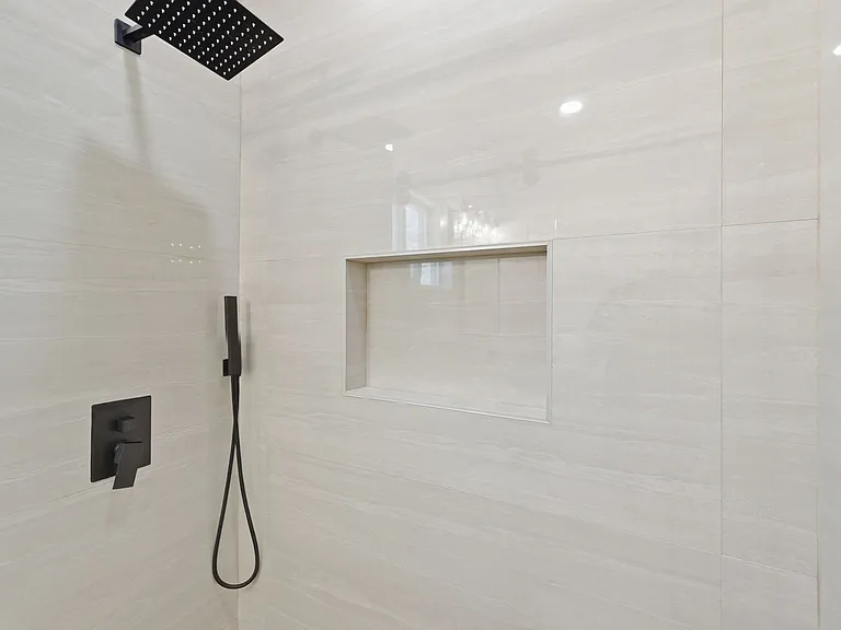 Rainwater and handheld shower heads