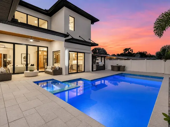 2121 Clematis Ct, Sarasota, FL 34239
