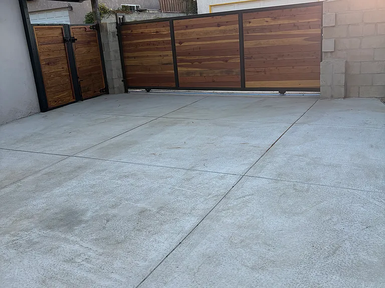 2415 Cabrillo Ave — Photo 3