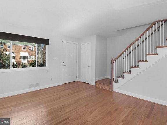4th image of 101 E Glendale Ave