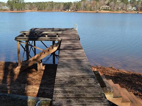 2nd image of 900 Windy Point Dr