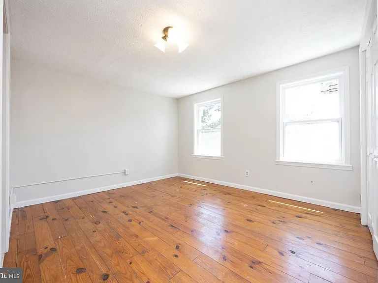 206 E Cross St — Photo 20