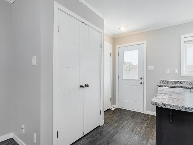 107 Thode Ave — Photo 5