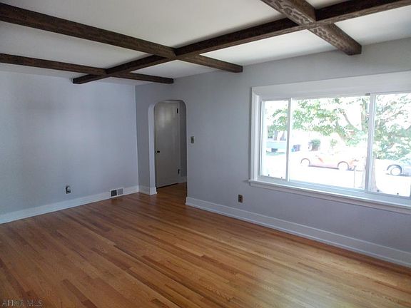 5th image of 1102 Maple Ave
