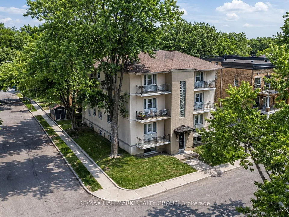 20 Charlotte St #2
