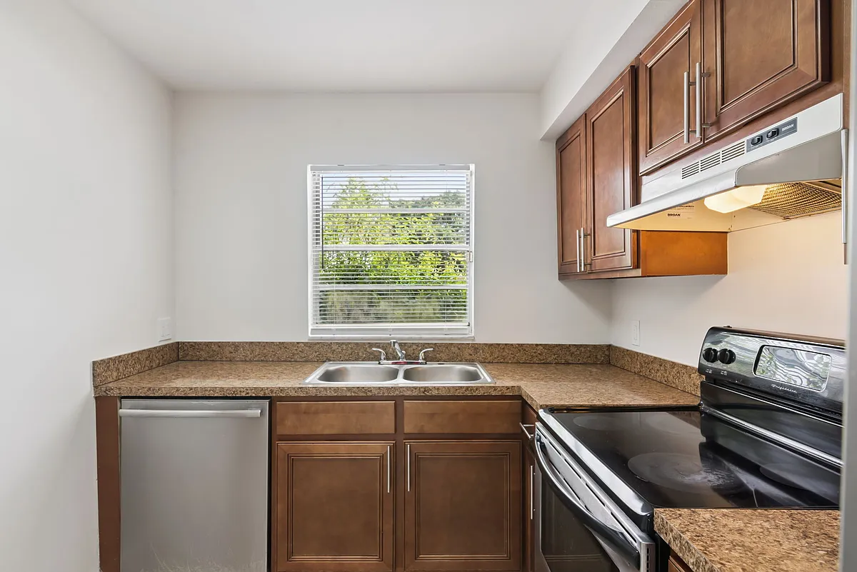 Building Photo - 1514 Clearlake Rd #100