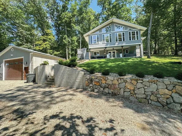 706 Natchez Ln, Sugar Grove, OH 43155