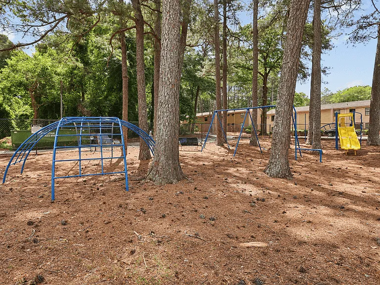 Brentwood Apartments — Photo 57