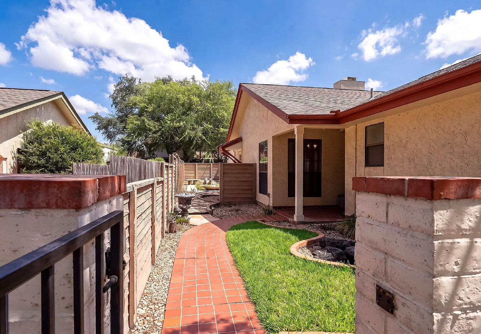 2 bed, 2.0 bath, 1570 sqft, $1,695 — Photo 1