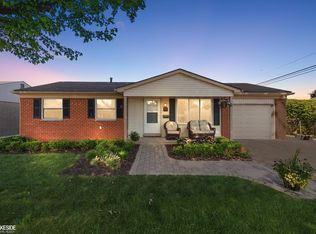 39177 Roslyn Dr, Sterling Heights, MI 48313