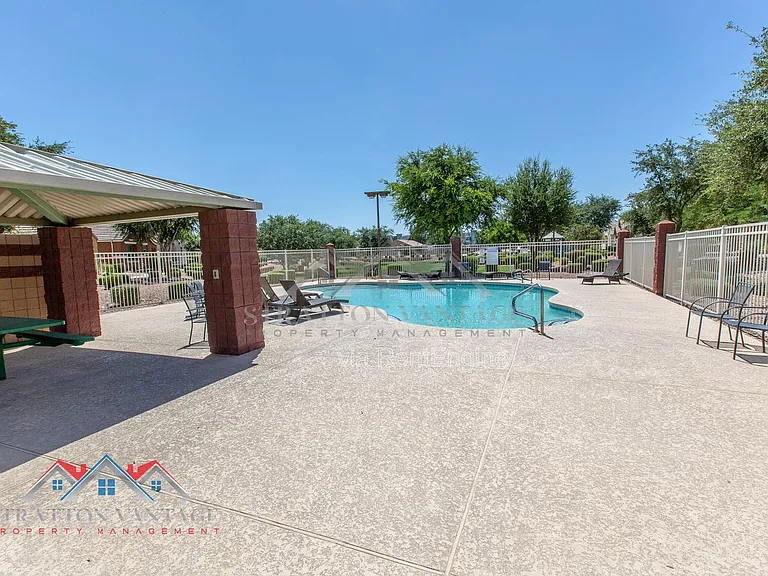 7311 N 90th Ave — Photo 51