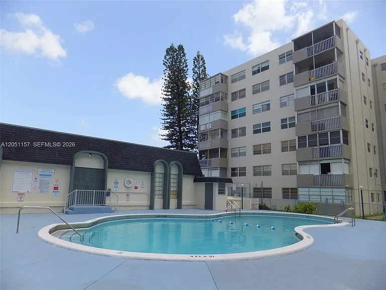16410 Miami Dr #209 — Photo 27