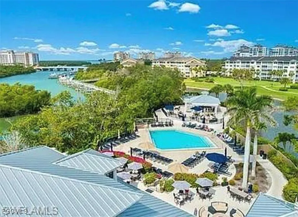 2 bed, 2.0 bath, 1326 sqft, $2,950 — Photo 2