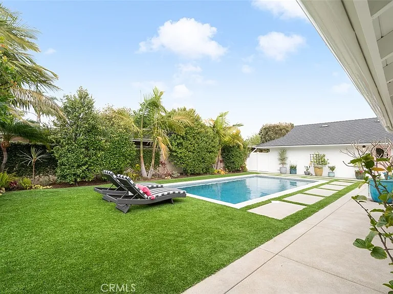 1419 Santiago Dr — Photo 4