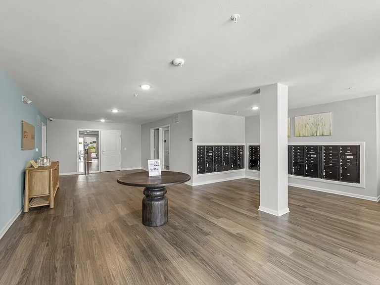 Cordova Apartments — Photo 10