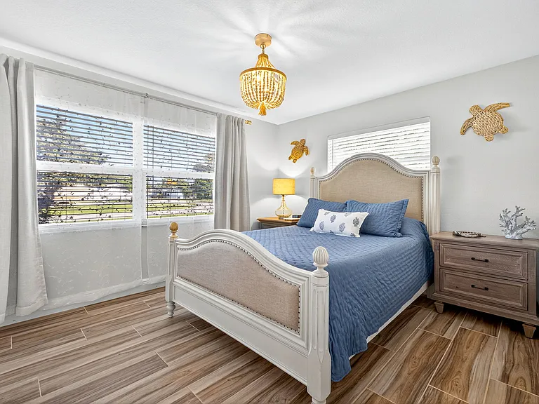 Second bedroom.