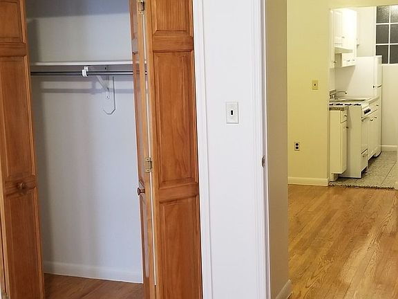 3rd image of 235 W 19th St APT 4B