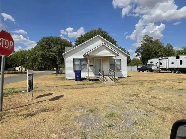 401 E Indiana St, Walters, OK 73572