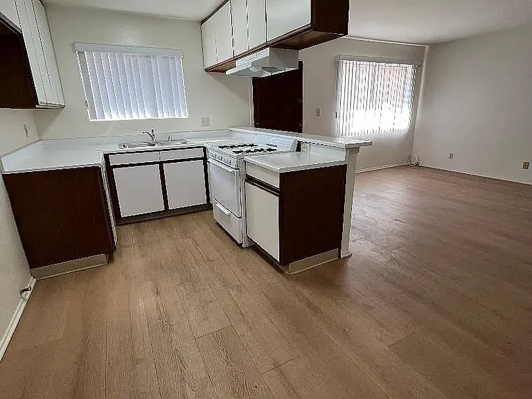 5908 Cedros Ave #6 — Photo 4