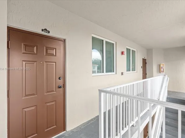 1677 SE 27th Ct Unit 202, Homestead, FL 33035
