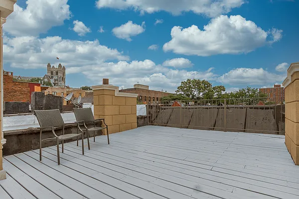 Rented by Dixon Advisory USA Inc. | media 15