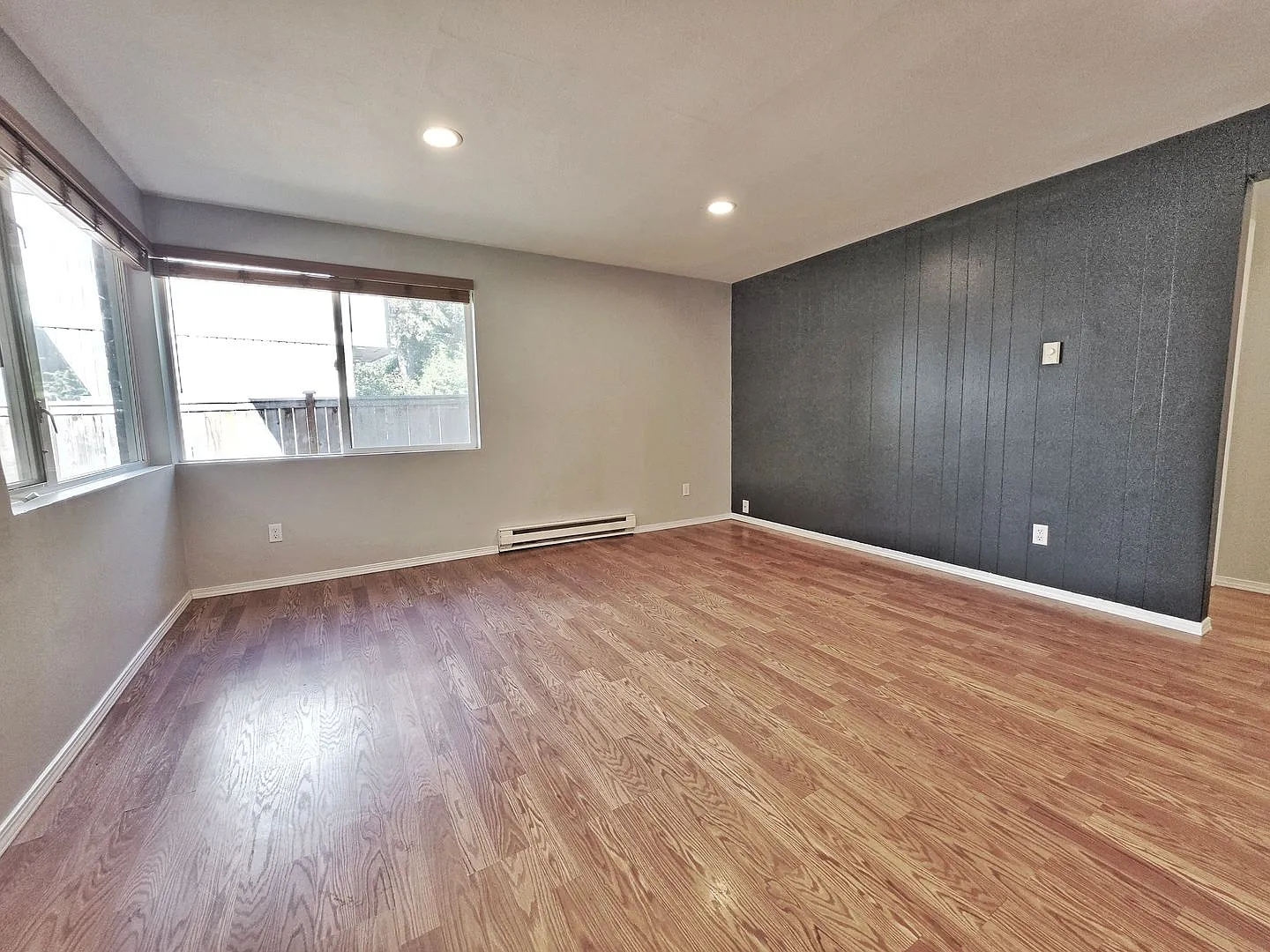 Charming 2 Bed 1 Bath Apt near Downtown Bellevue — Photo 3
