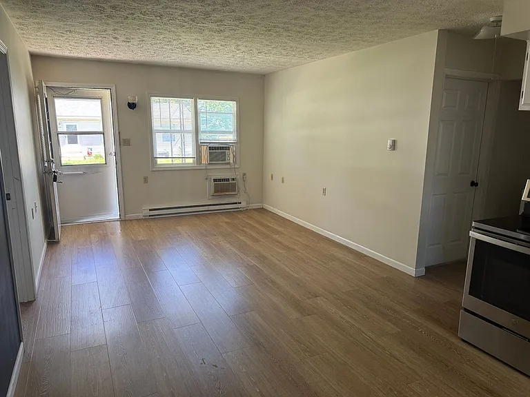 220 S Walnut St — Photo 6