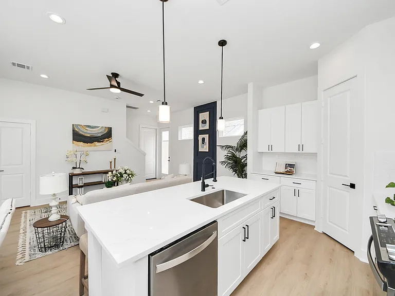 860 Rachel St #D — Photo 11