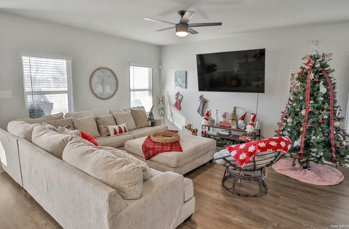 3 bed, 2.5 bath, 1554 sqft, $2,000 — Photo 3