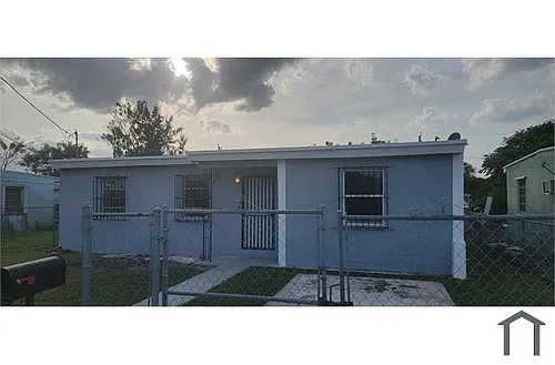 1446 NW 7th Pl Photo 1